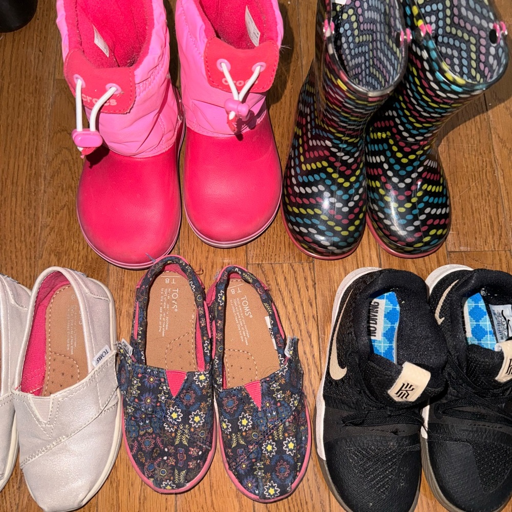 Girl size 6-8 bundle Shoes